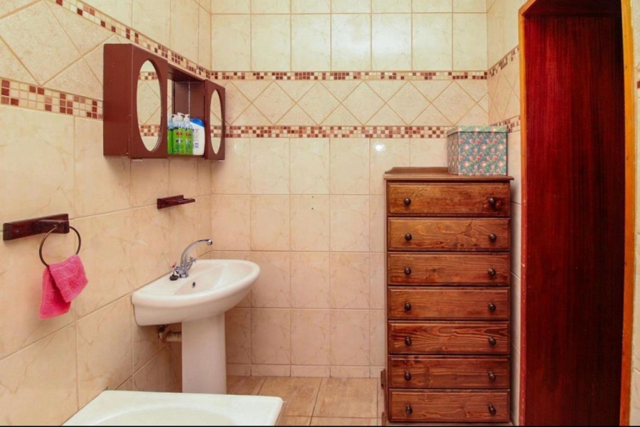 4 Bedroom Property for Sale in Windsor Park Eastern Cape